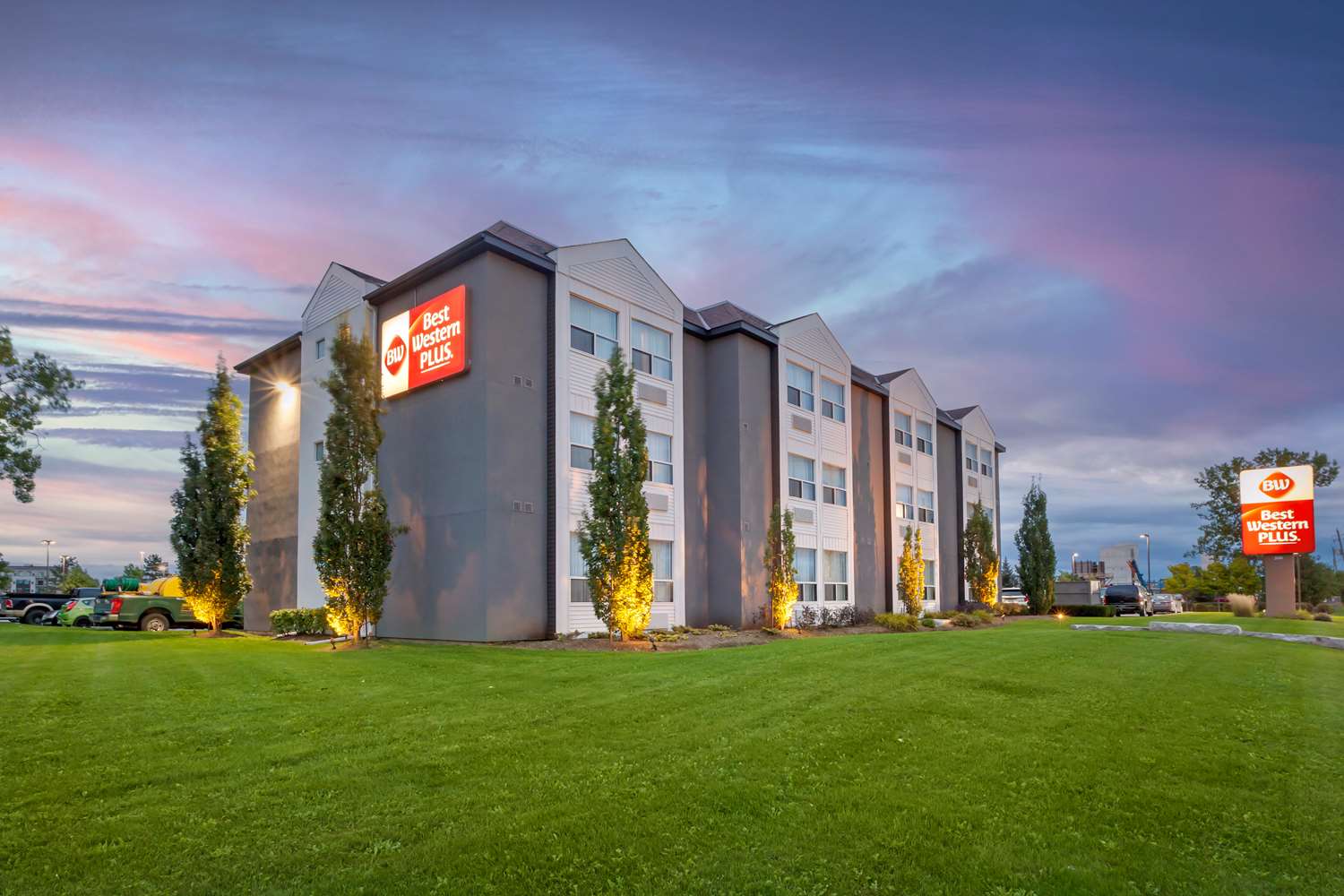 Best Western Plus Rose City Suites 1/35