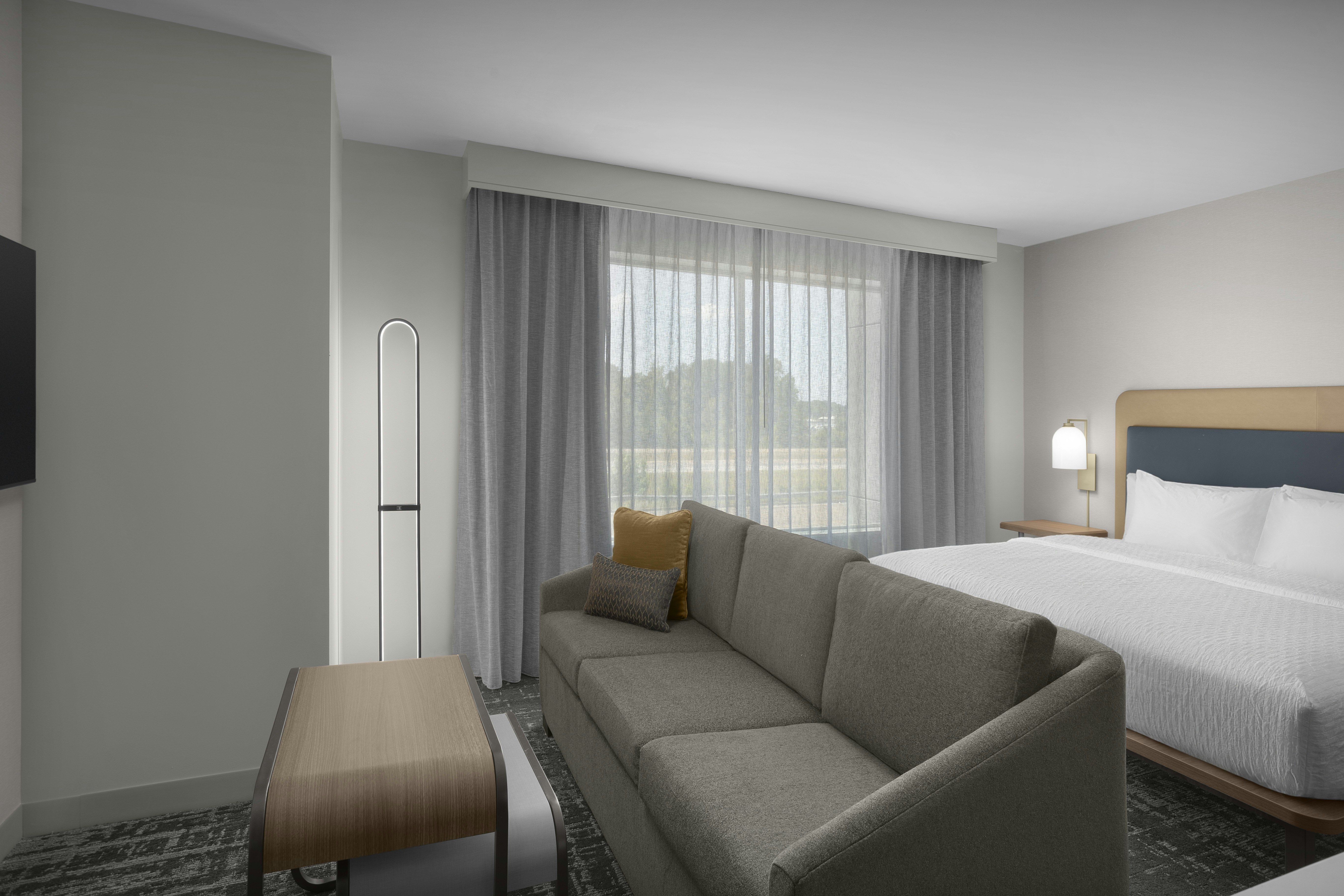 STUDIO, SUITE, KING BED