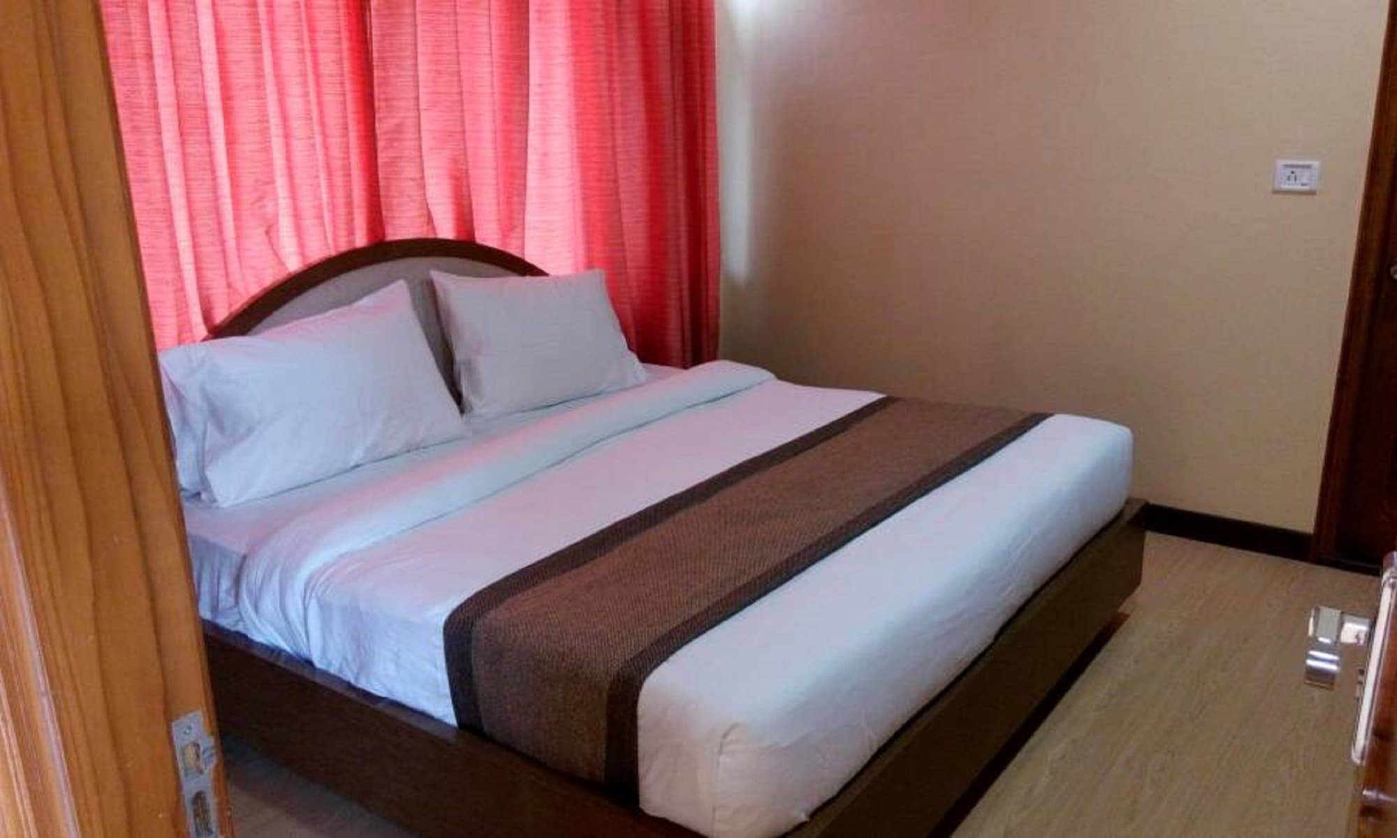 4 BEDROOMS, FAMILY, COTTAGE, 4 KING BEDS, VALLEY VIEW, 4 SOFA, PATIO