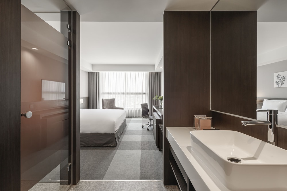 LakeShore Hotel Tainan 60/65