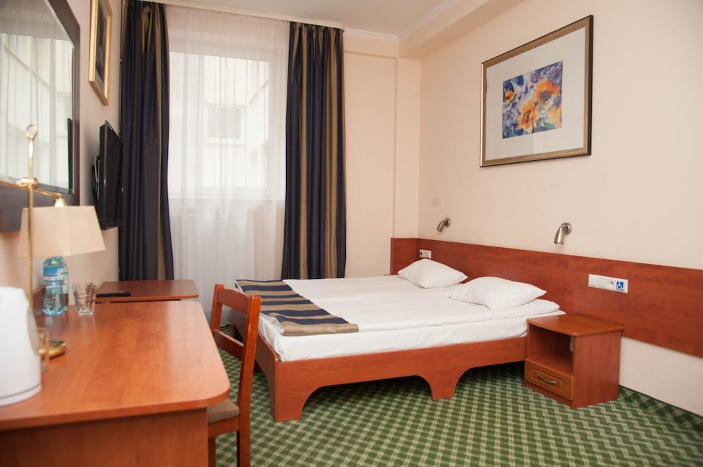 Hit Hotel 61/73