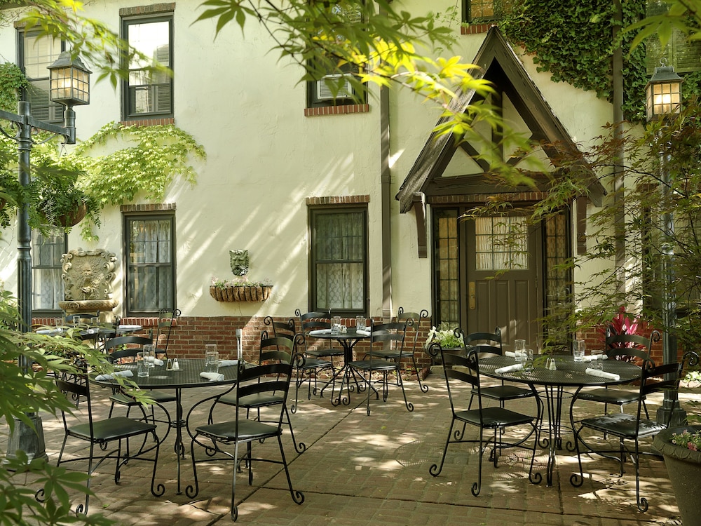 Seven Gables Inn 18/26