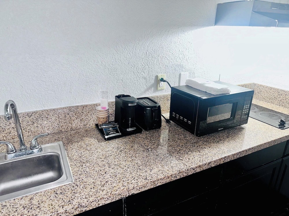 Studio 6 Extended Stay - Savannah, GA - Gateway & I-95 16/27