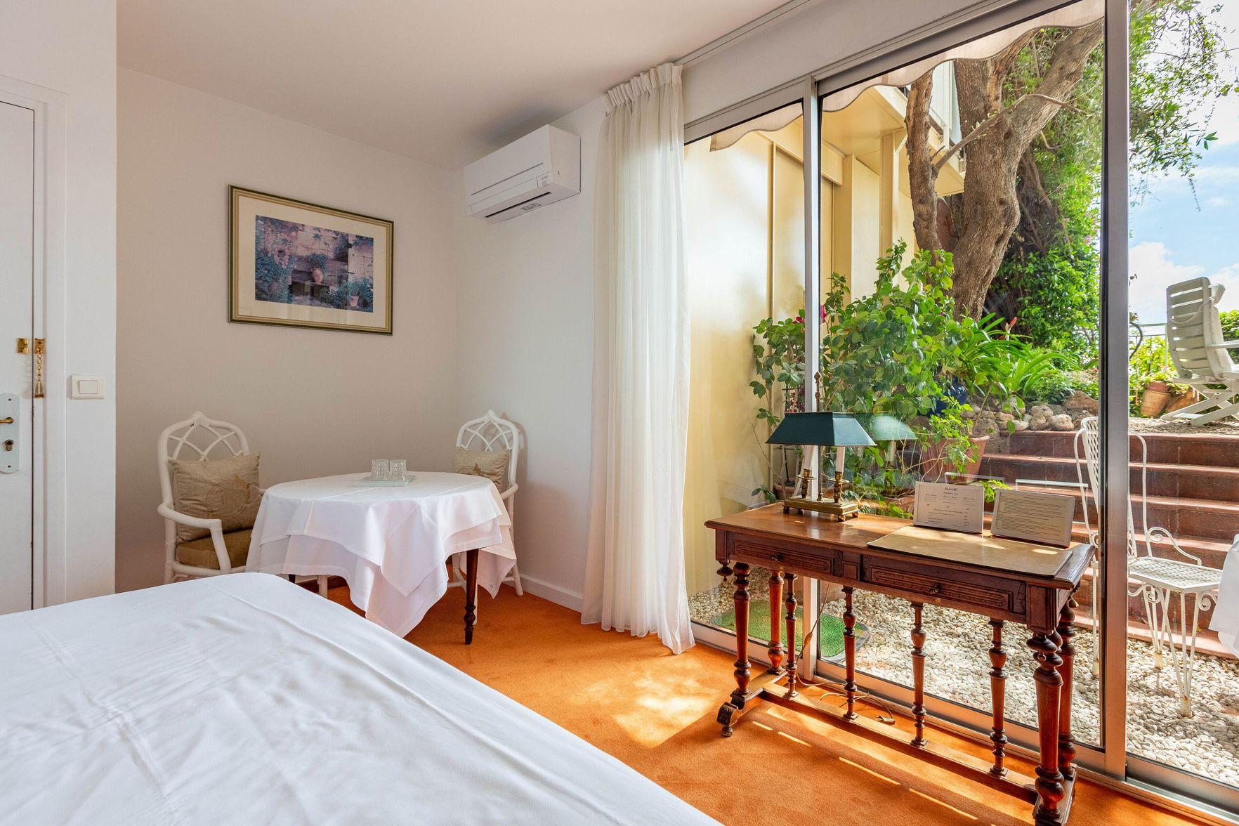 Spa, Double Bed, King and Sea View, Bathtub