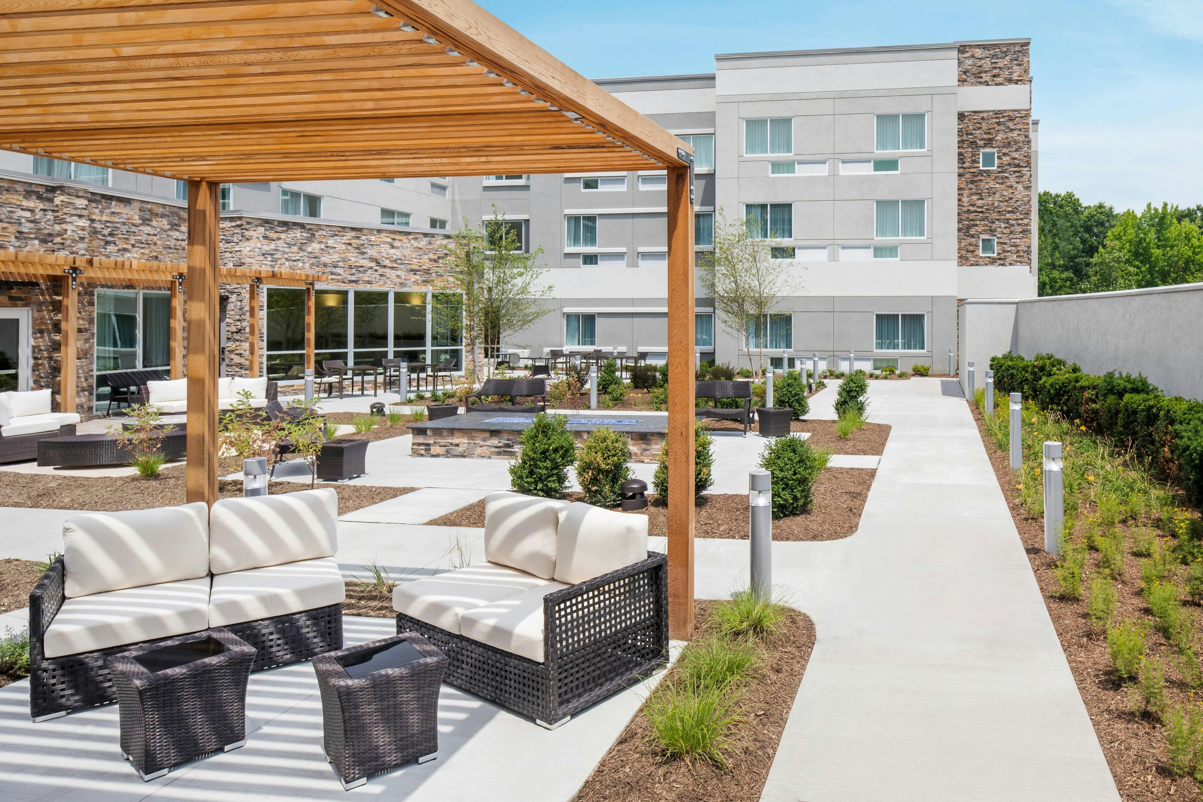 Courtyard Wayne Fairfield 13/14