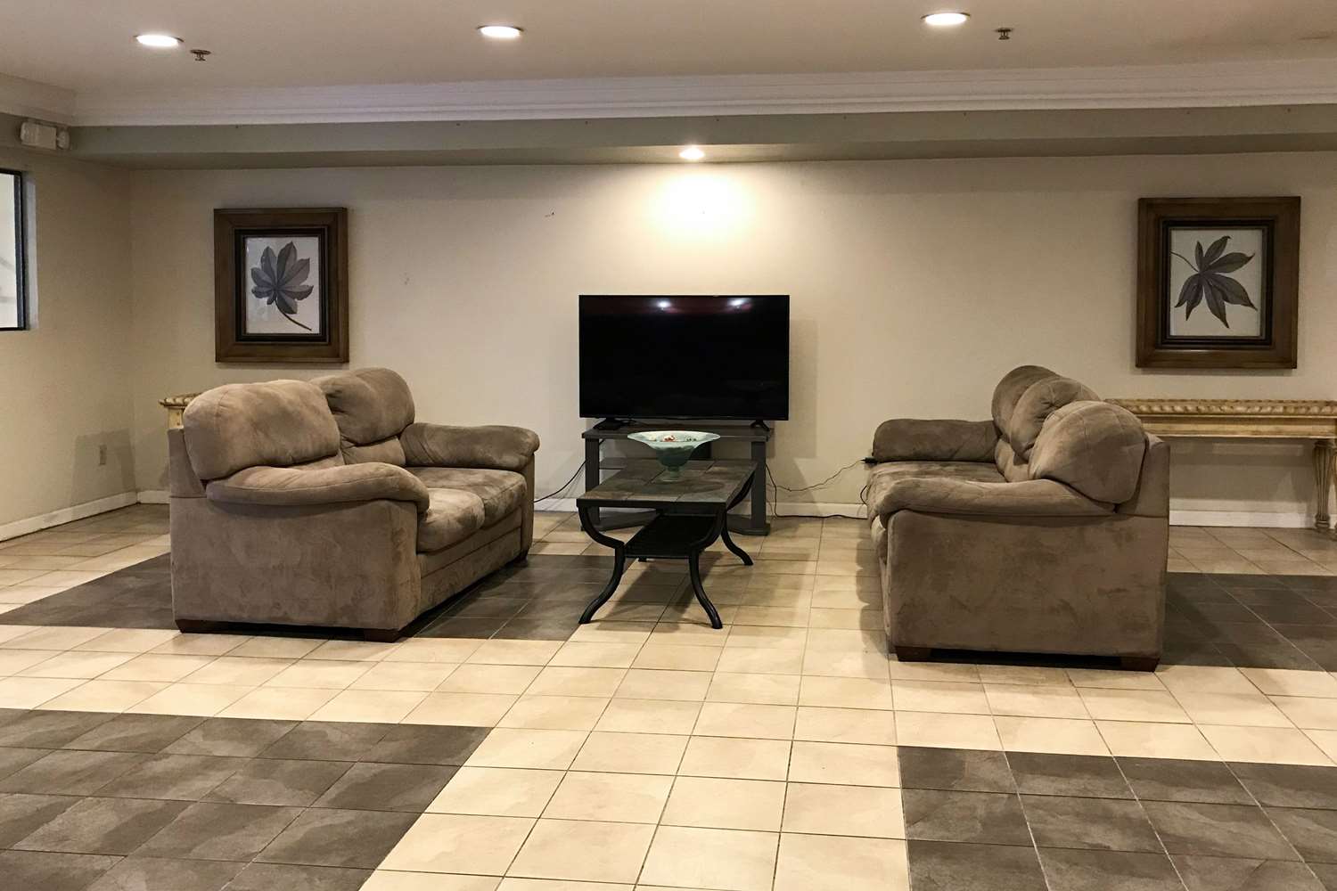 Super 8 by Wyndham Temple I-35 11/24