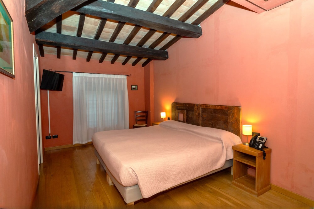 Deluxe, Queen Bed, Castello di Baccaresca 4/10