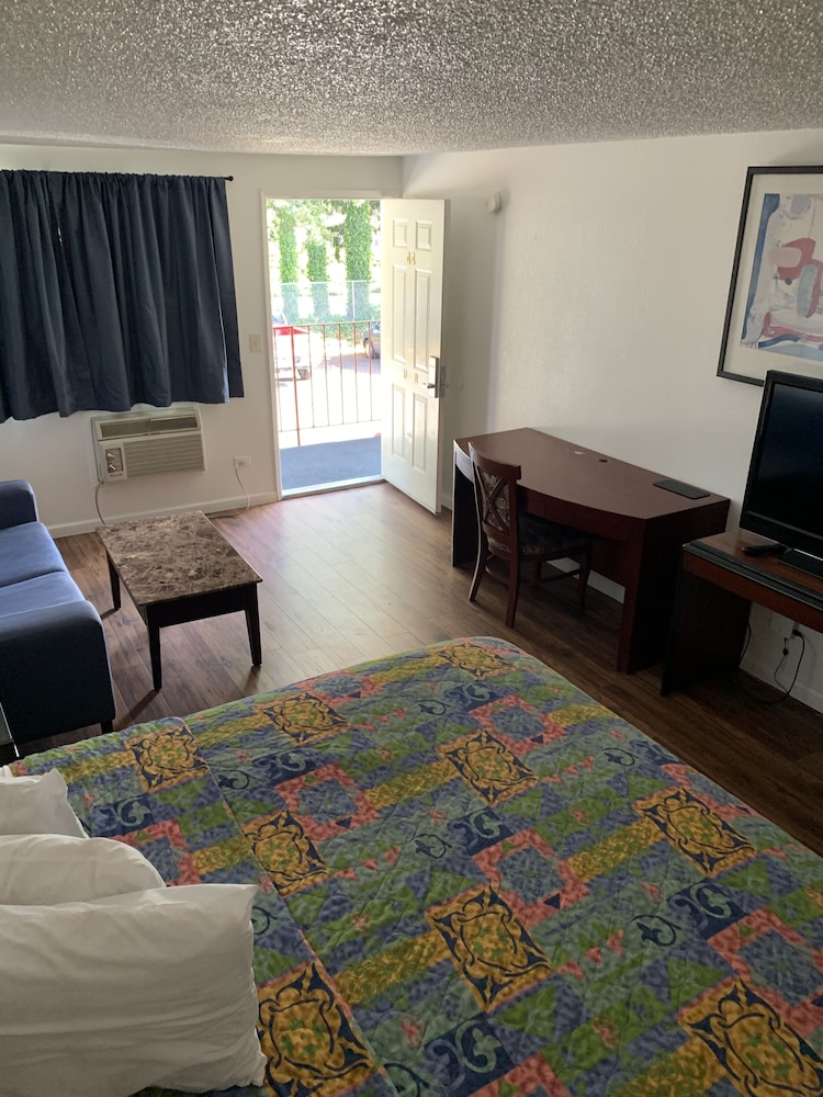 Smokey Point Motor Inn 34/69