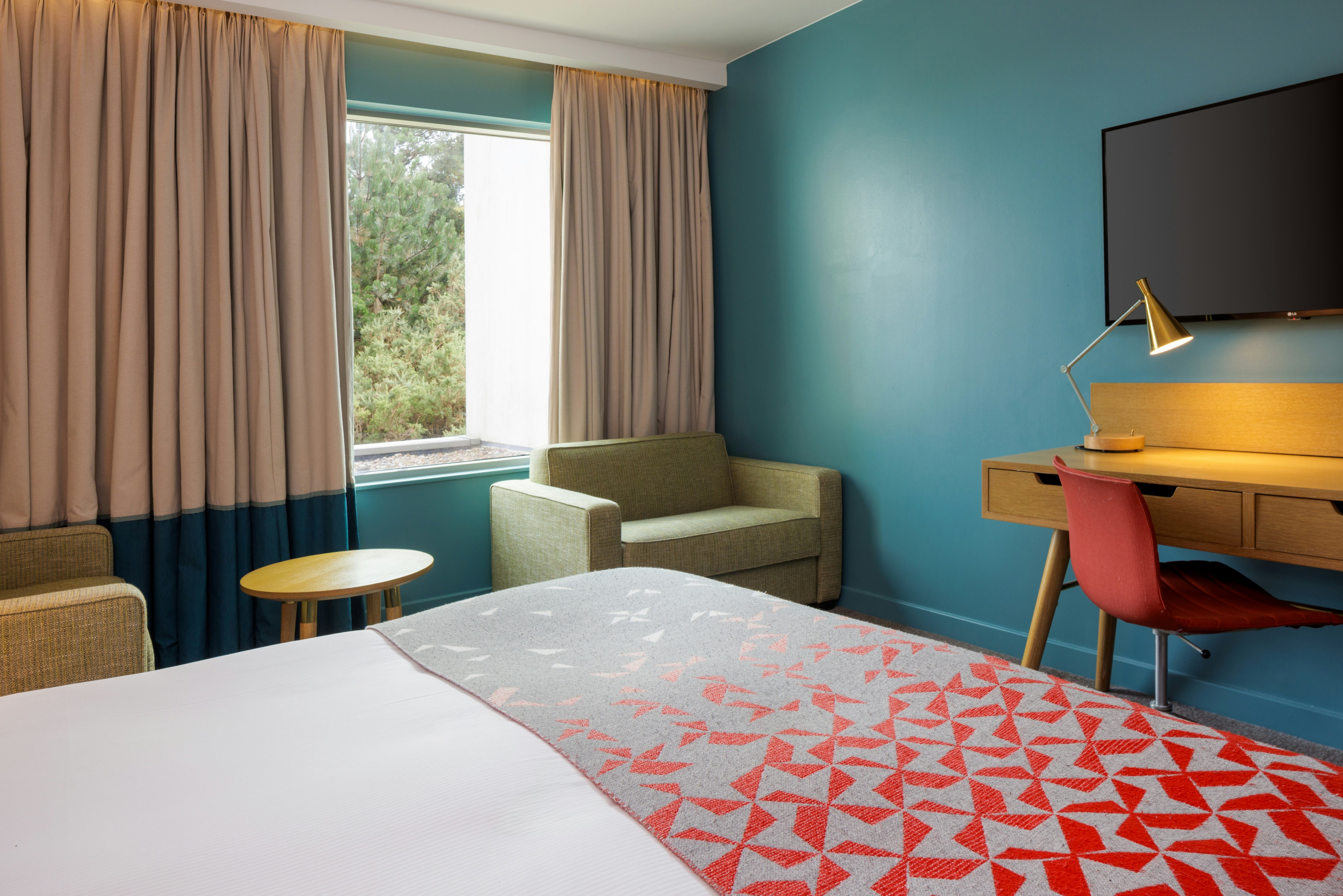 Connecting, Family, Hilton Bournemouth 10/10