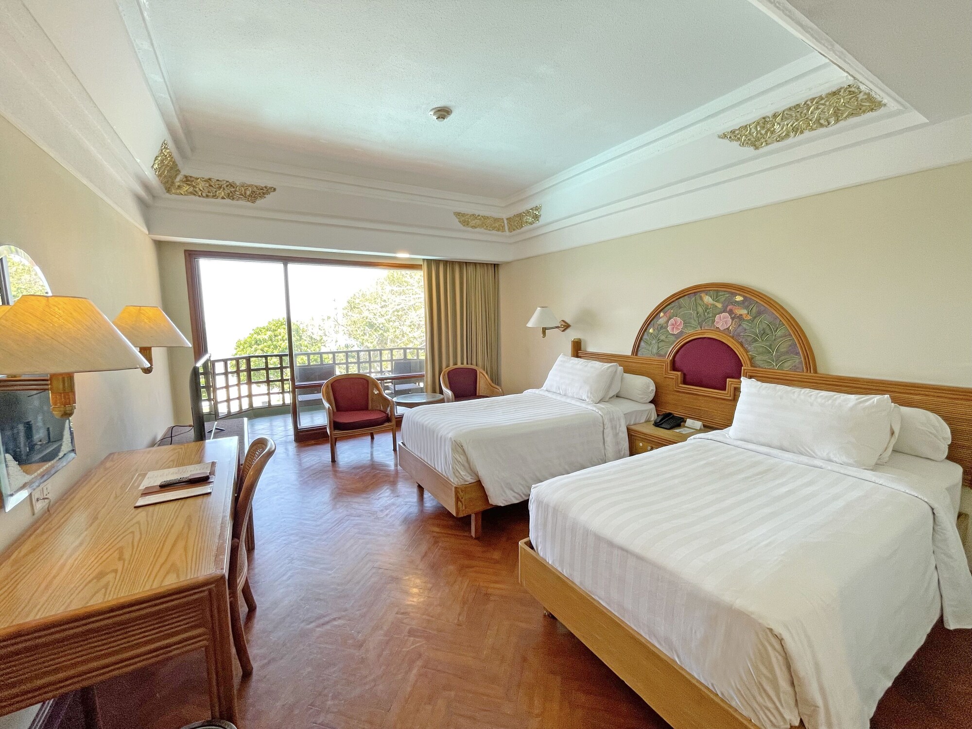 DELUXE, TWIN BEDS, SEA VIEW