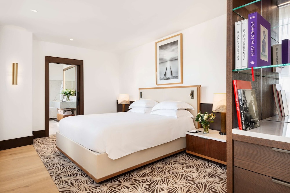 MADELEINE, SUITE, KING BED