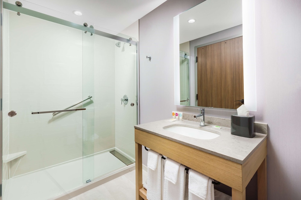 Room, 2 Queen Beds, Ocean Front, High Floor 4/5