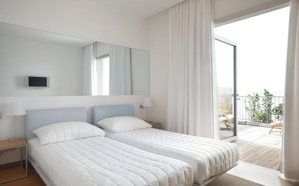 Miramare Hotel 12/72
