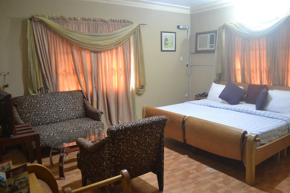 EXECUTIVE, QUEEN BED