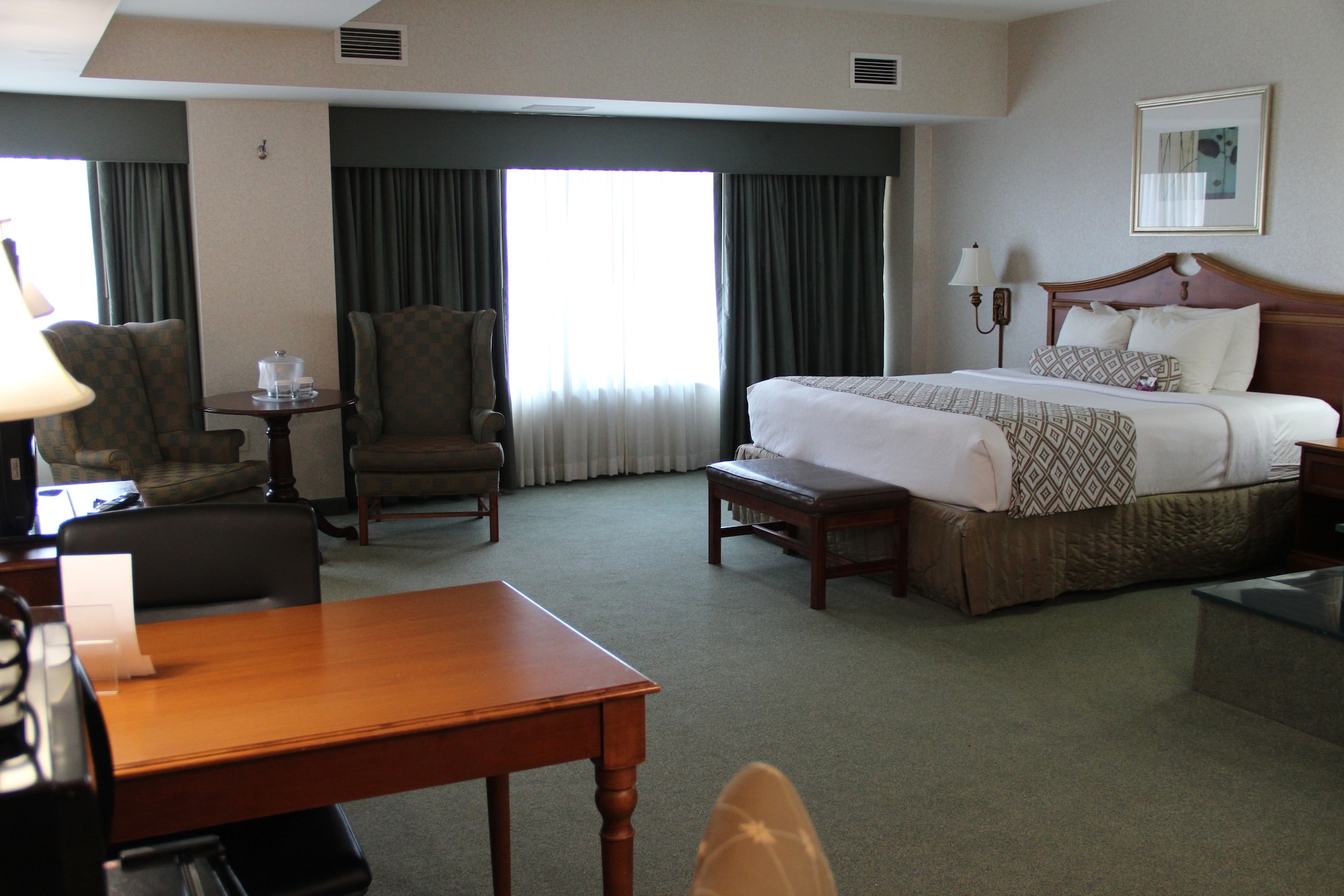 EXECUTIVE, KING BED