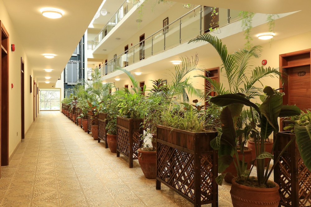 Lotos Inn Suites 67/70