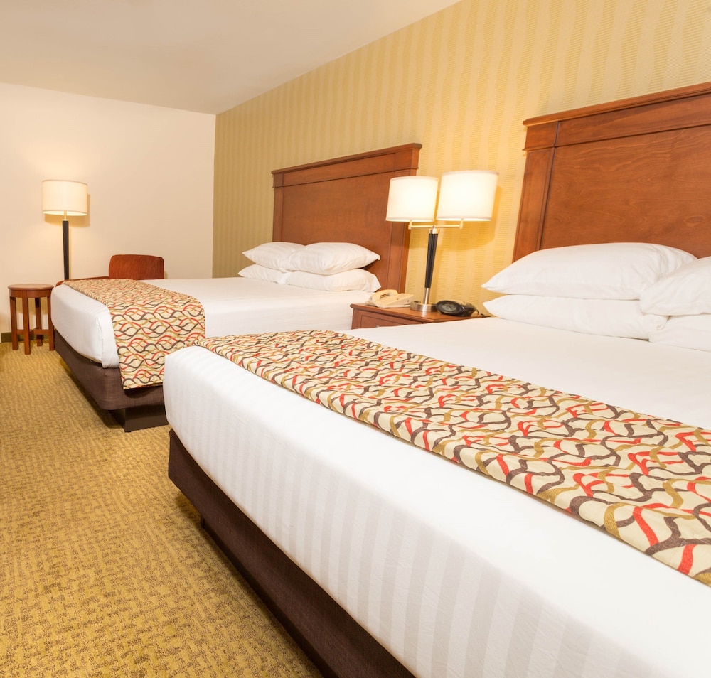 DELUXE, 2 QUEEN BEDS, BATHTUB, ACCESSIBLE