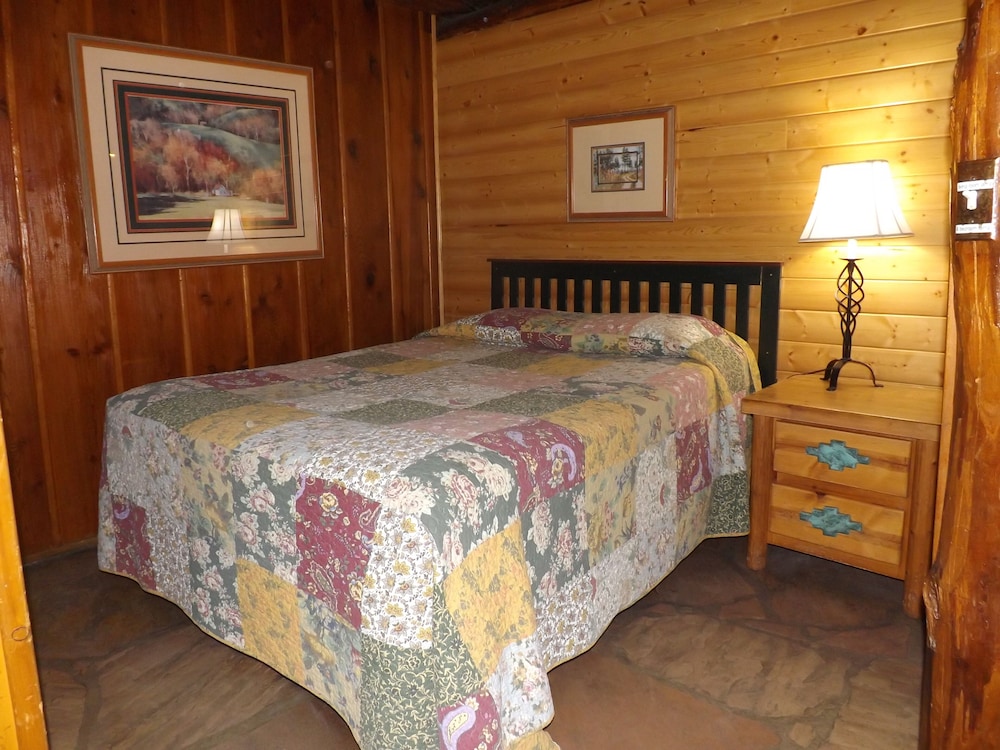 DELUXE, CABIN, PRIVATE BATHROOM