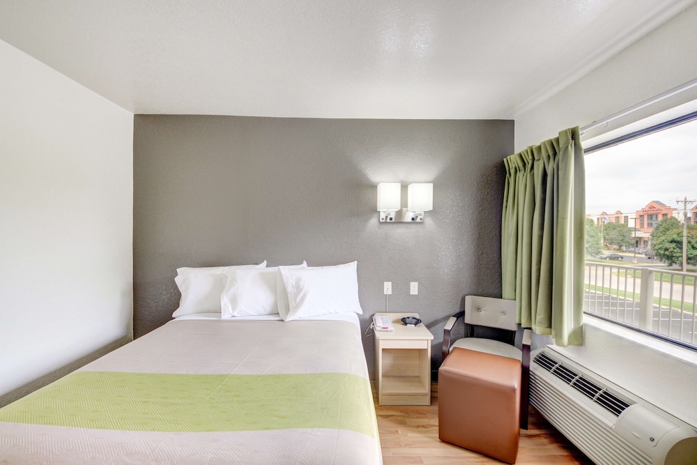 Room at Studio6 Midwest City, OK - Oklahoma City, MIDWEST CITY - OK