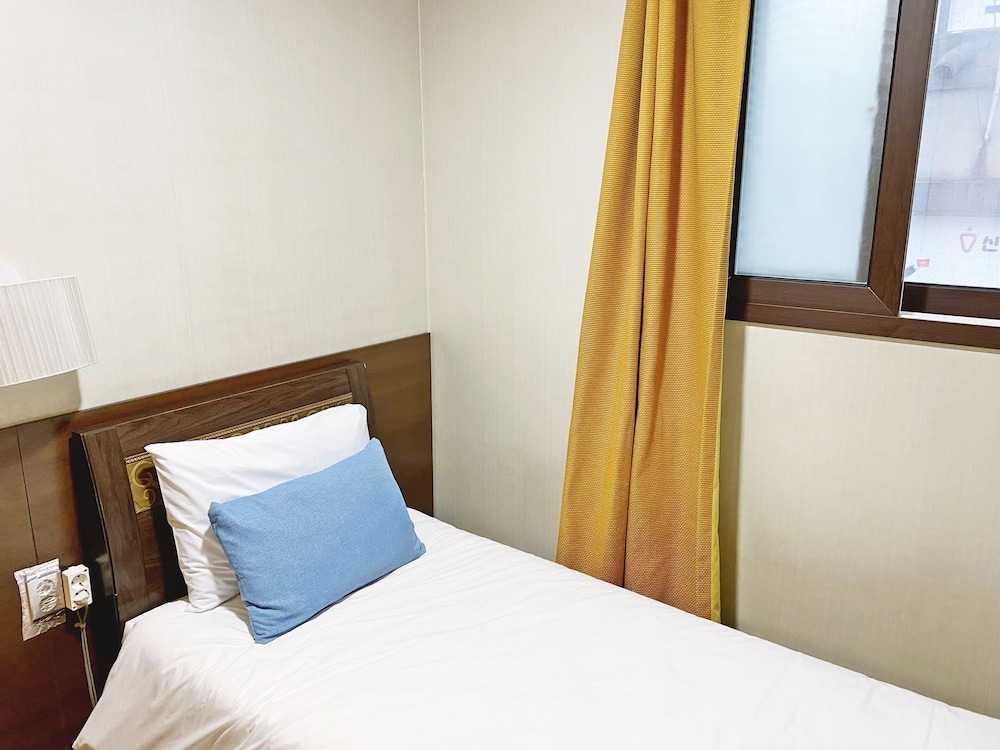 Myeongdong Merlin Hotel 14/65