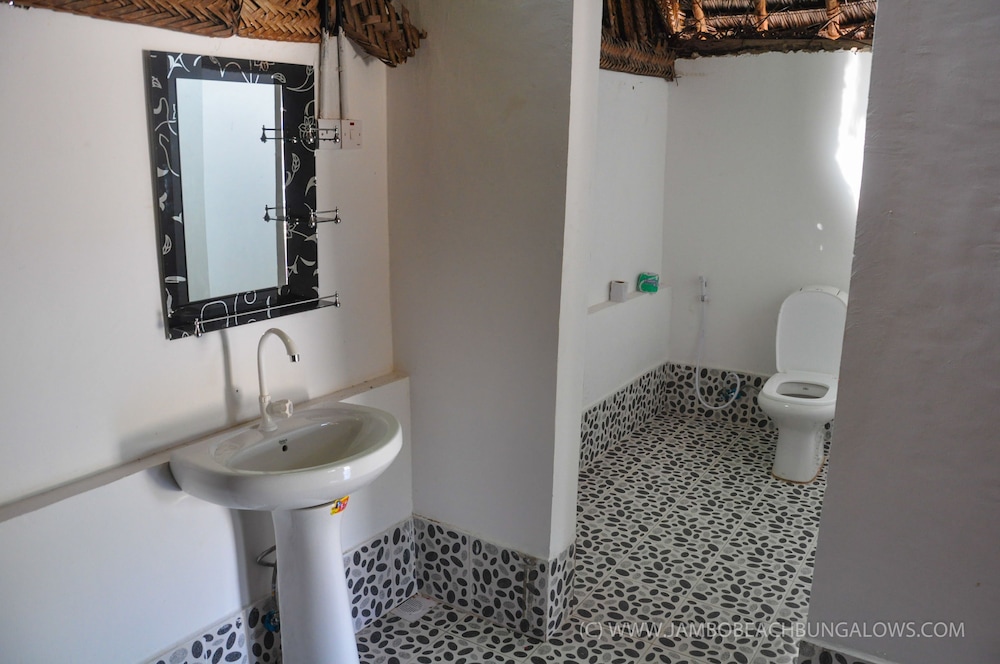 Jambo Beach Bungalows - Hostel 49/50