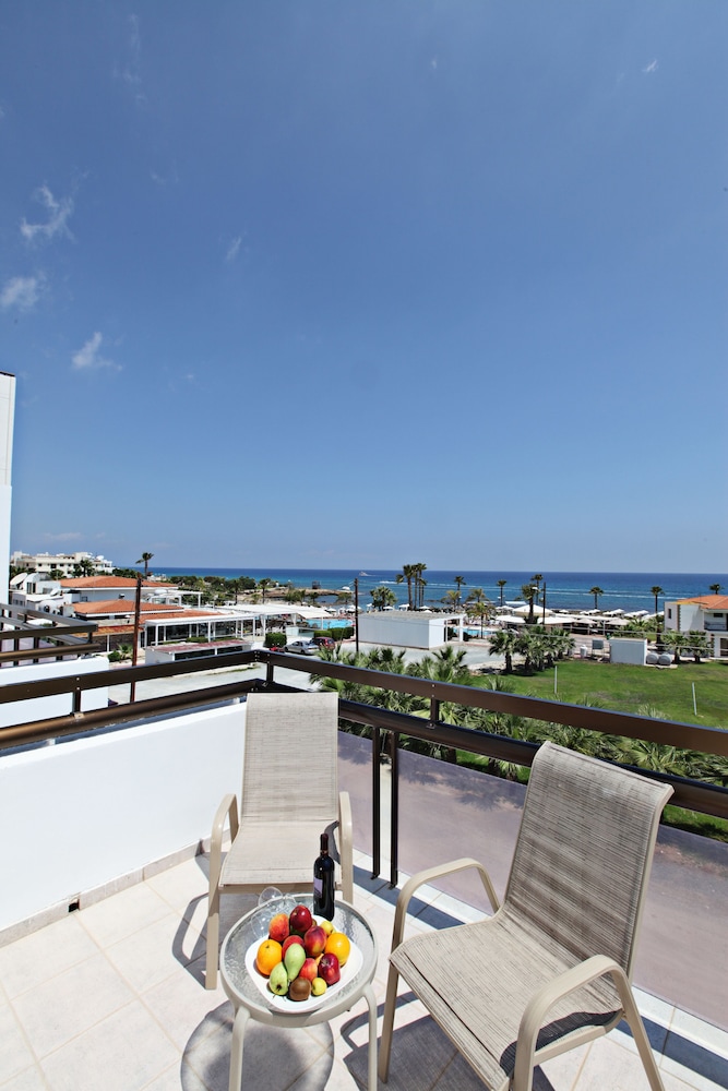 Marlita Beach Hotel Apartments 25/50