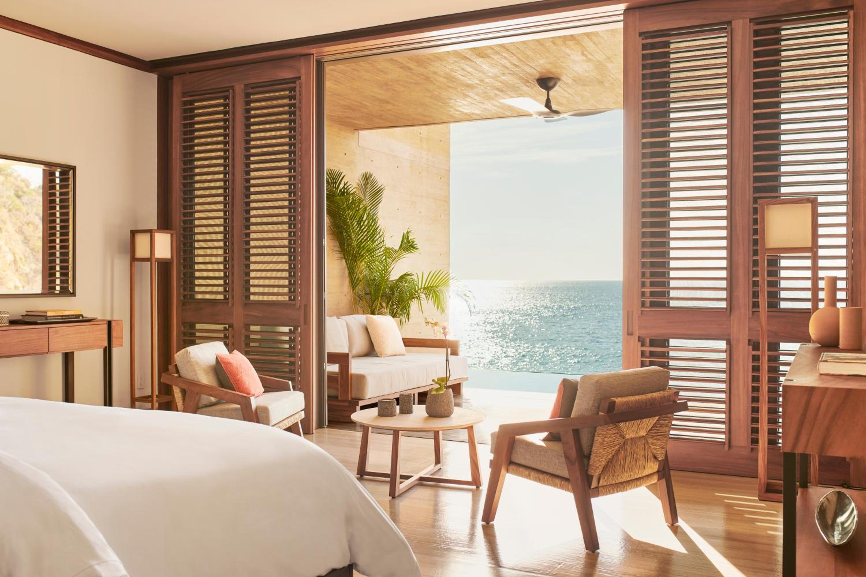2 Bedrooms, Connecting, Suite, 1 King and 2 Queen Beds, Beach Front, Private Infinity Pool