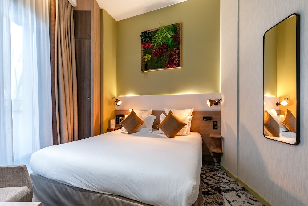 Room at Hotel B55, PARIS