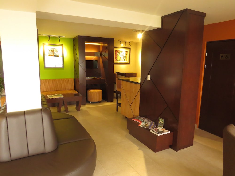 Hotel Suites Cristina 42/69