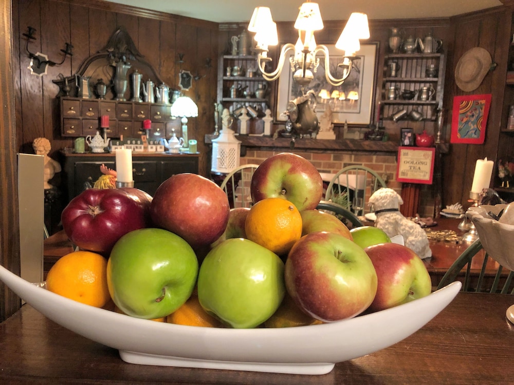 Williamsburg Sampler B & B 15/30