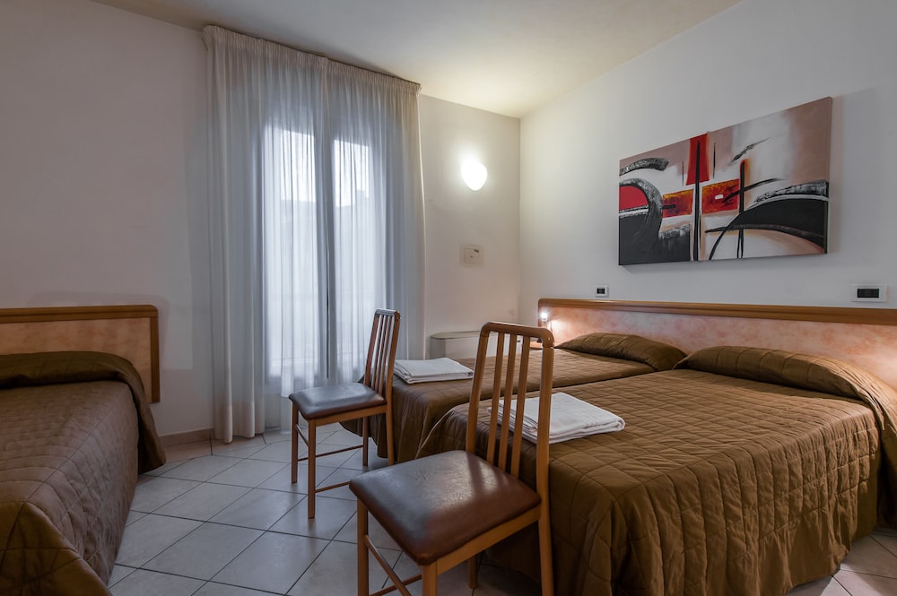 Hotel Montebello 25/38