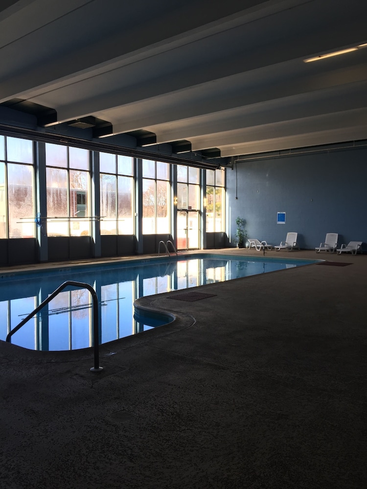 Mystic River Hotel & Suites 21/50