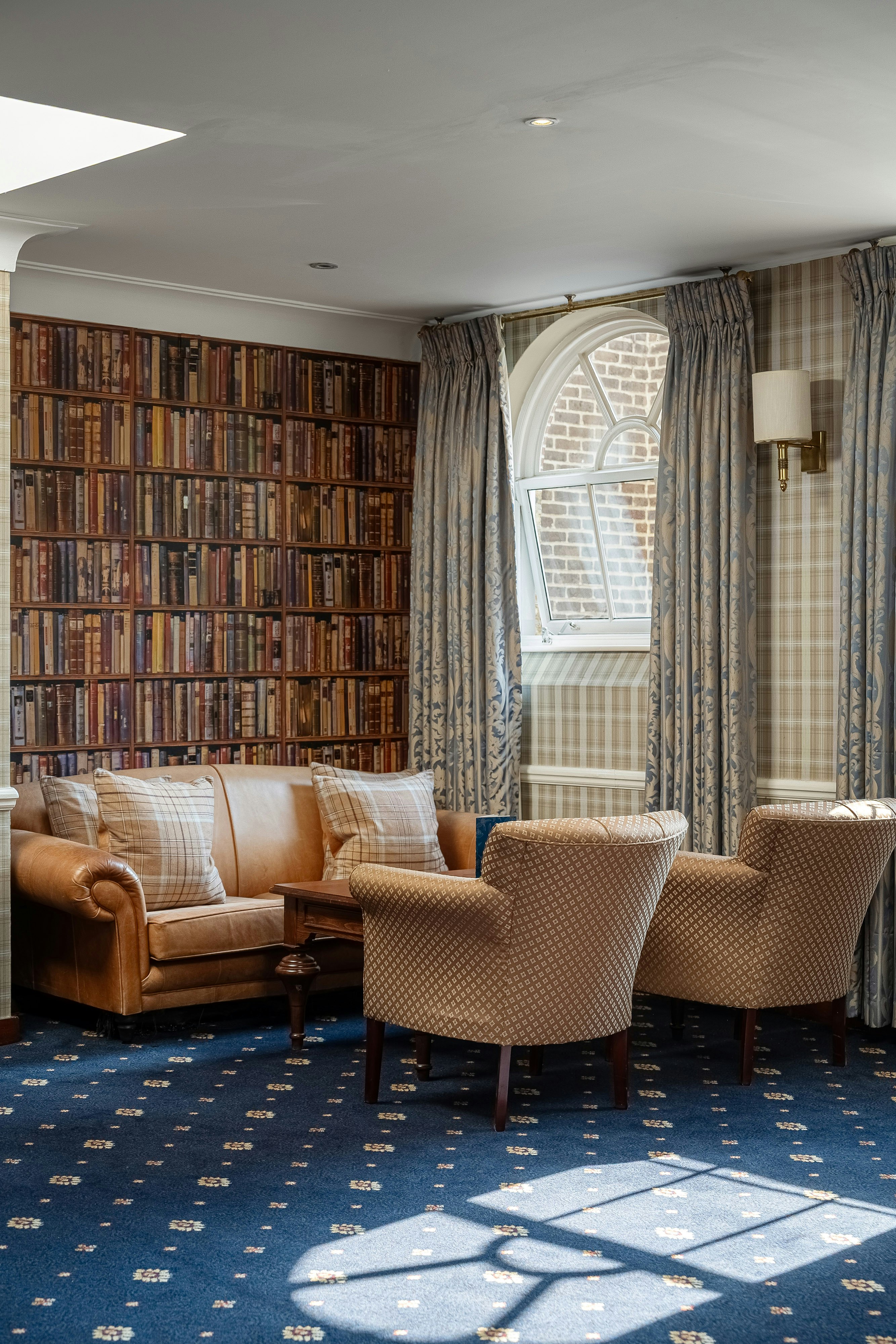 THE CLARENDON HOTEL 32/50