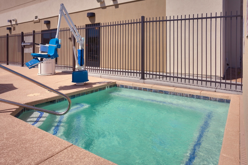 Holiday Inn Express Suites Phoenix West Buckeye 4/59