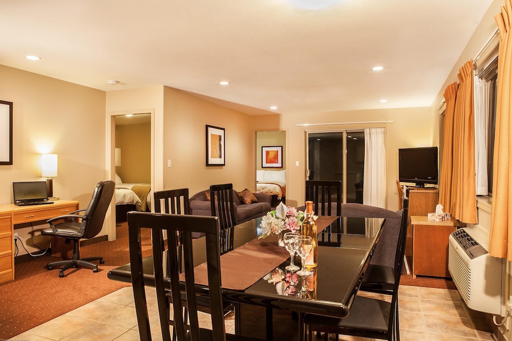 Coast Osoyoos Beach Hotel 38/50