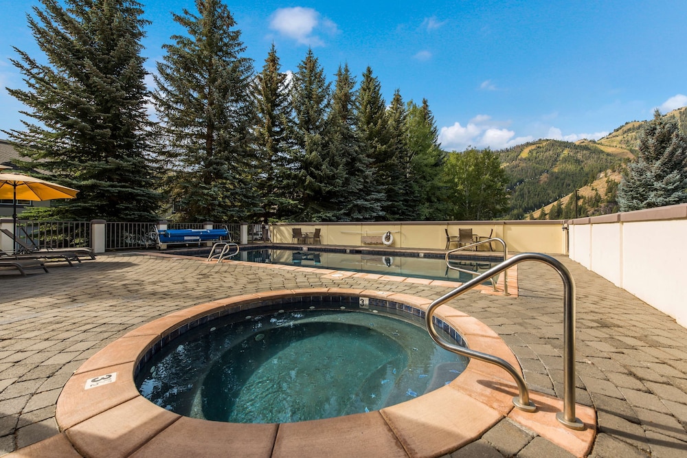 Best Western Tyrolean Lodge 6/68
