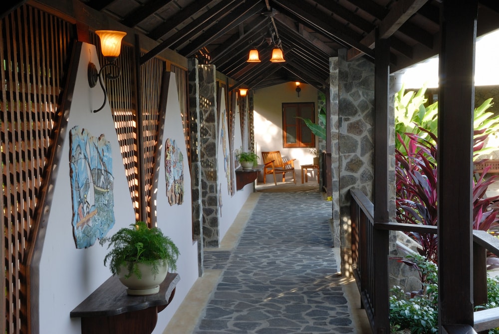 SPRING HOUSE BEQUIA 49/50