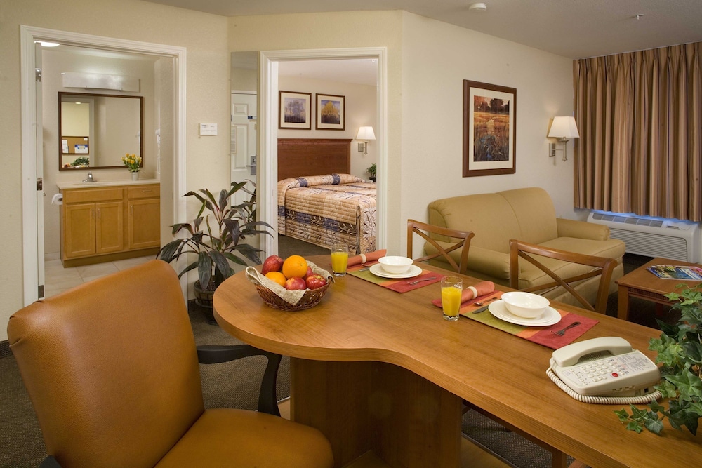 Candlewood Suites Nogales 39/64