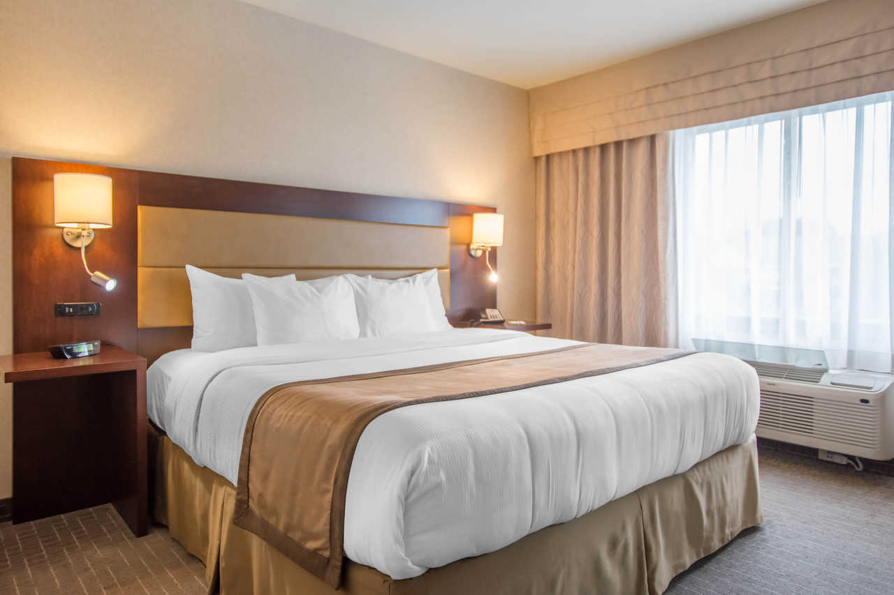 غرفة بسرير كينج، Quality Inn and Suites Val d Or, QC 4/10