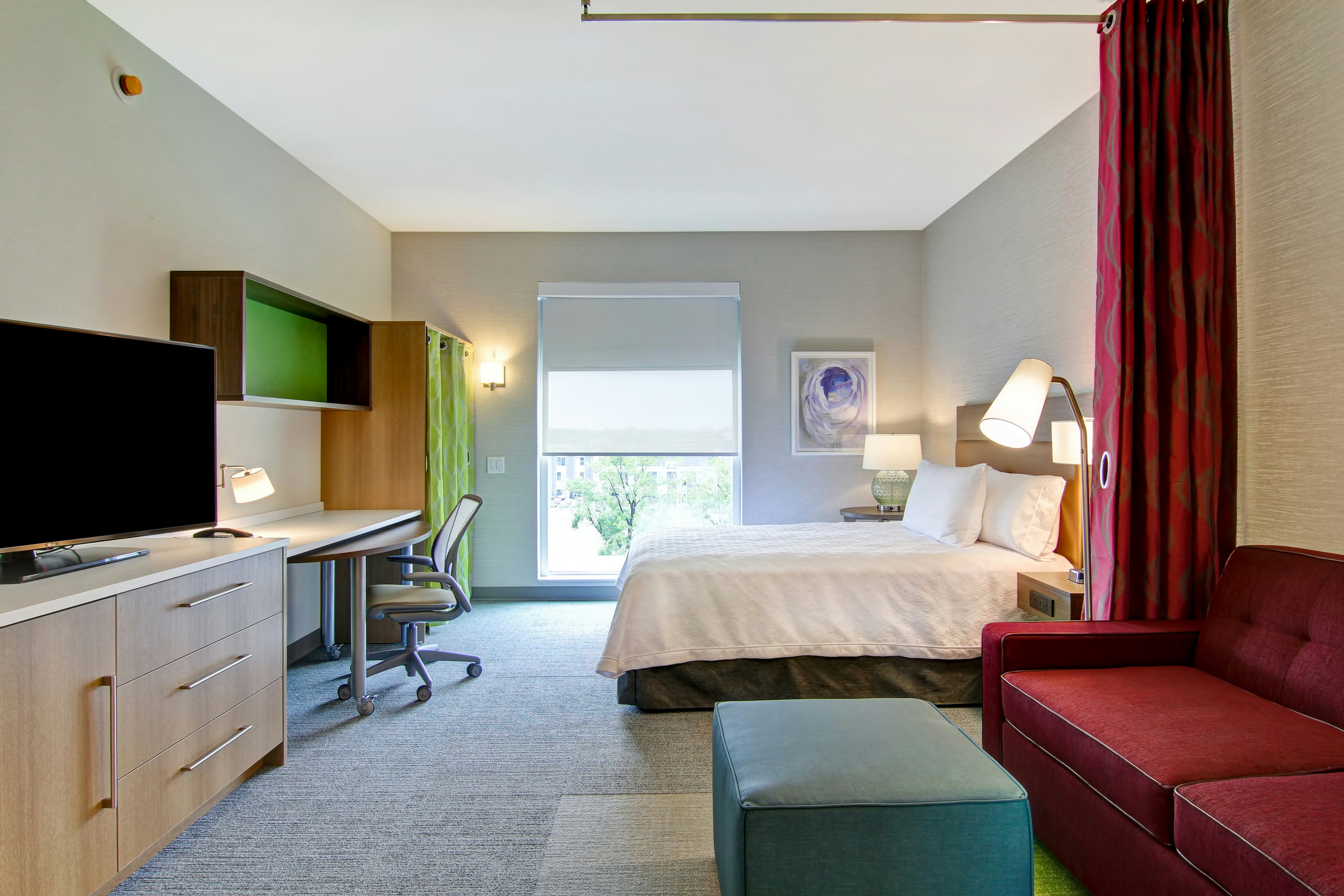 Studio, Queen Bed, Accessible