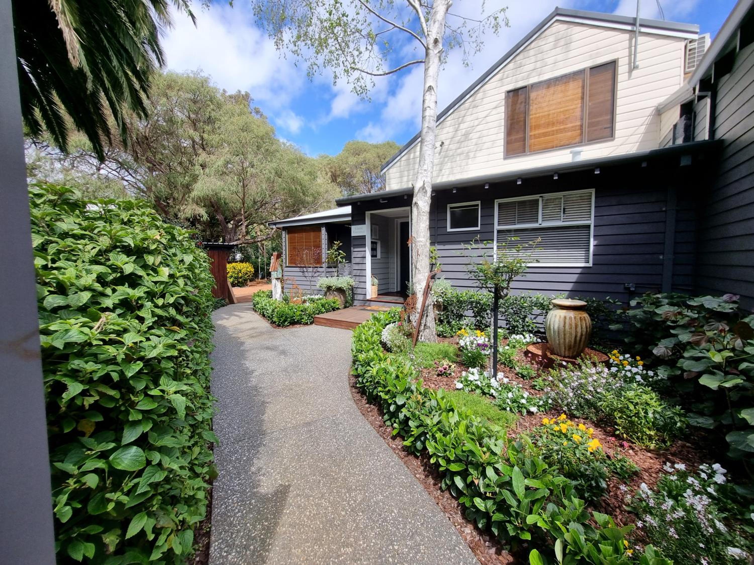 ROSEWOOD GUESTHOUSE 40/50