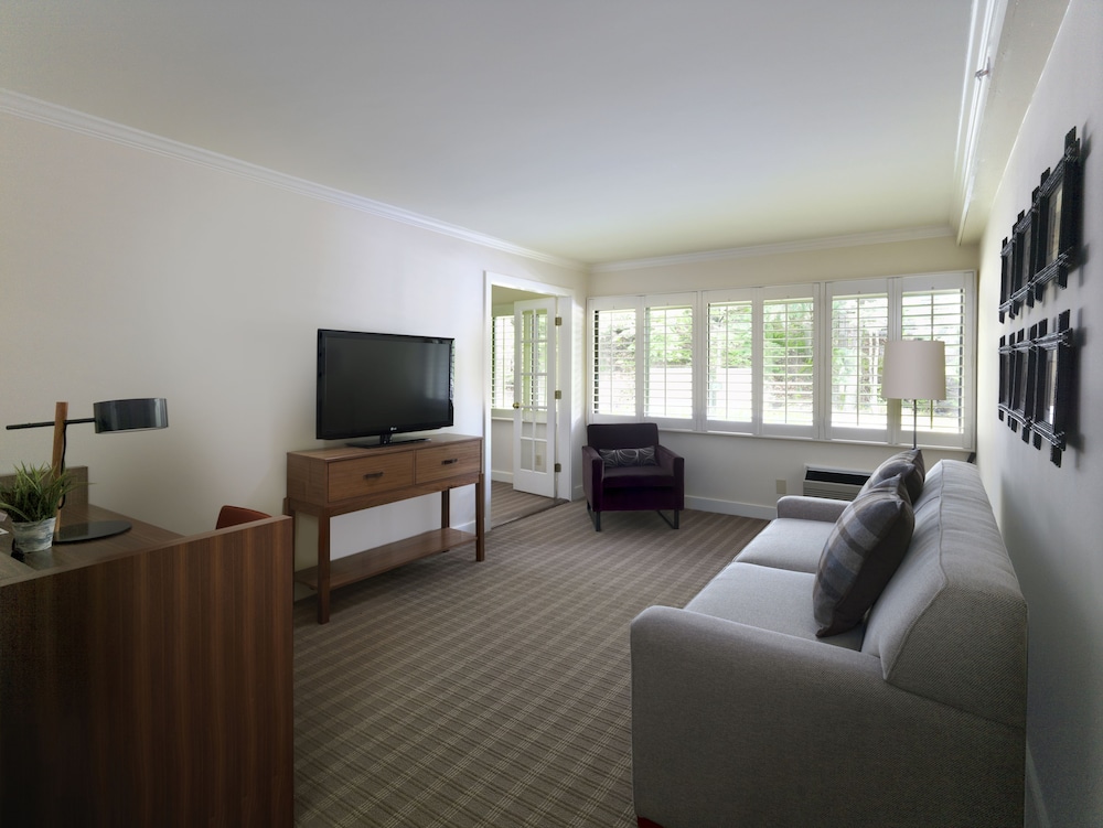 Topnotch Resort Spa 74/79
