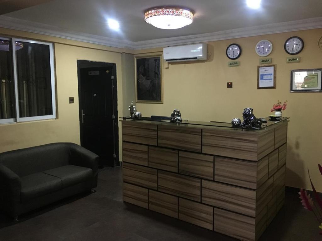 Momak 5 Hotel And Suites 2/18