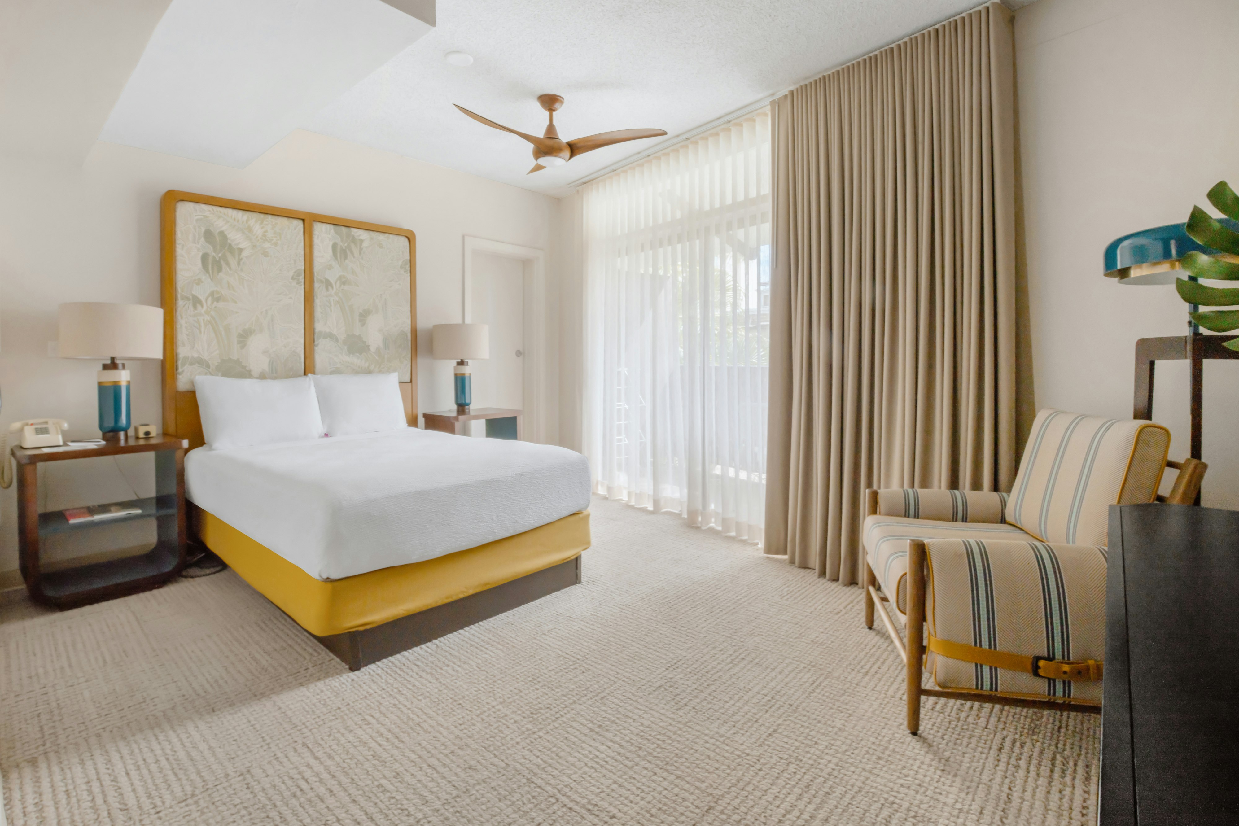 White Sands Hotel 31/81