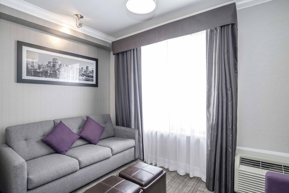 Sandman Hotel & Suites Calgary South 35/65