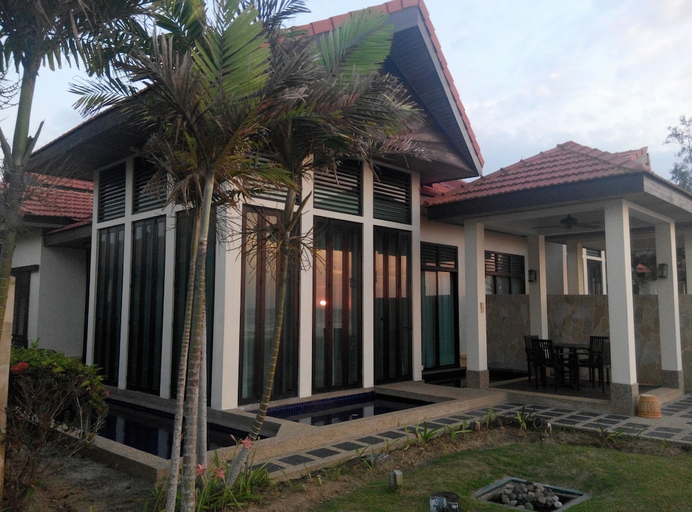 Sabah Beach Villas Suites 12/63