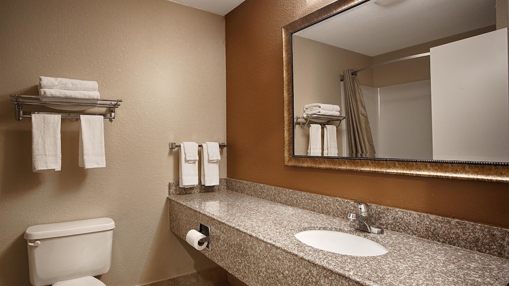 Americas Best Value Inn & Suites Bastrop 16/39
