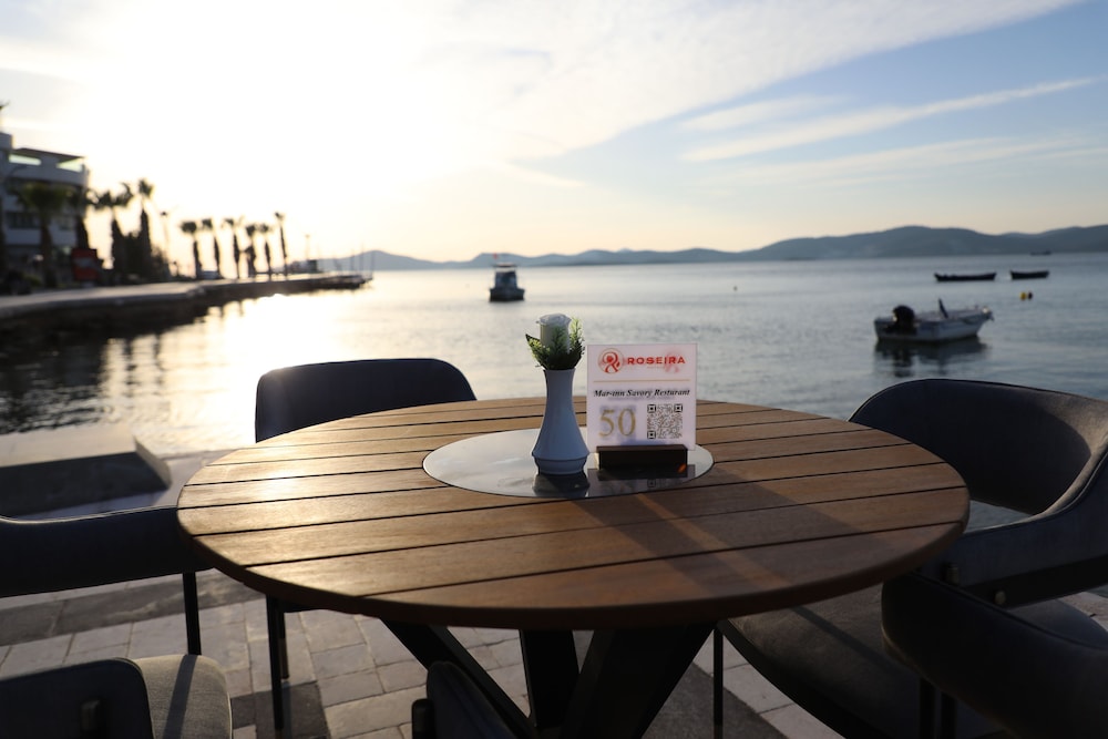 Roseira Mar Inn Luxury 40/55