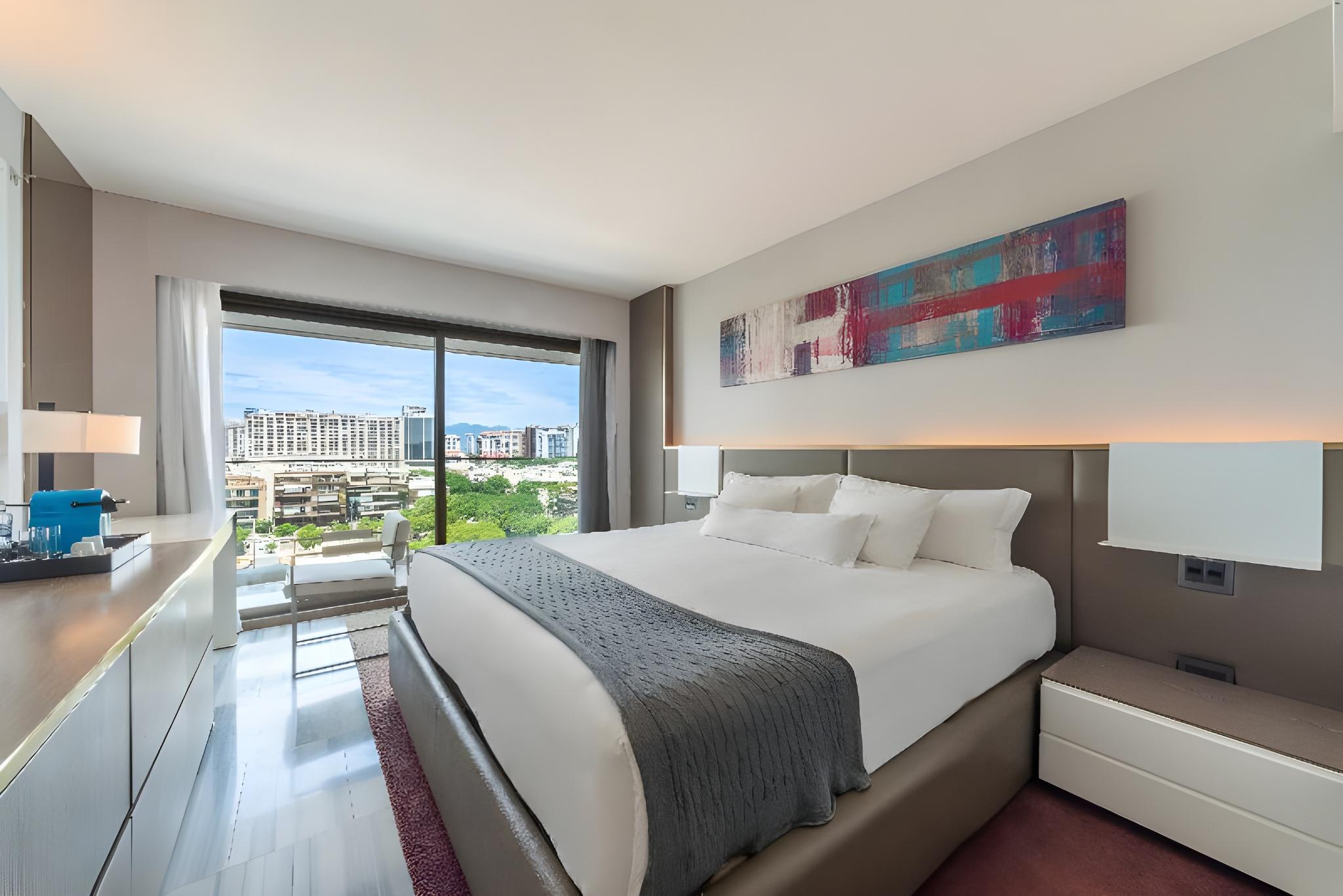 Superior, Twin Beds, Lateral Side Sea View