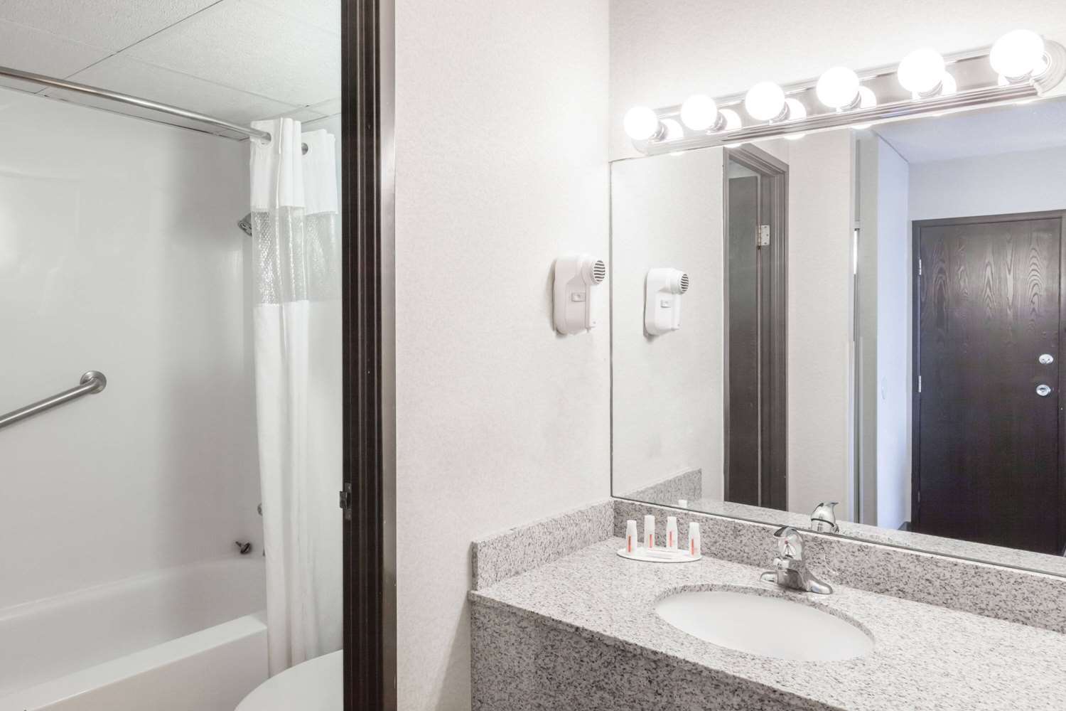 Ramada Plaza Albany 24/24